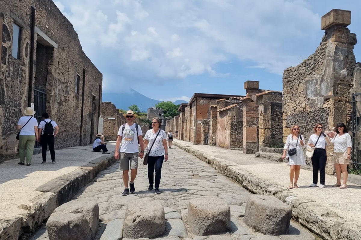 Naples Pompeii Tour with Wine Tasting & Lunch